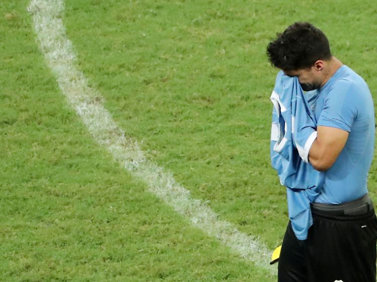 Tragisch: Uruguays Sturmstar Luis Suarez vergab im Elfmeterschießen als einziger Spieler seinen Versuch.