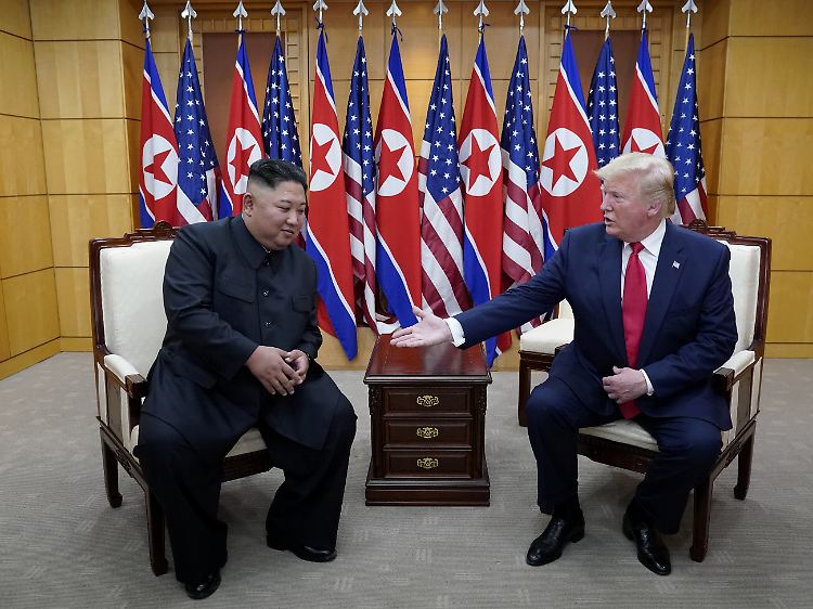 Das Gespräch zwischen Trump und Kim in einem südkoreanischen Gebäude dauerte eine knappe Stunde.
