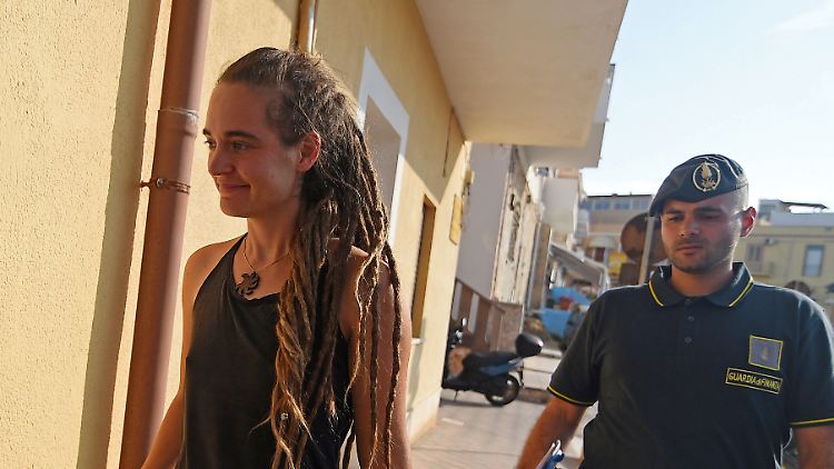 Nach der Festnahme sagt die 31-jährige Deutsche Rackete: "Mein Ziel war es lediglich, erschöpfte und verzweifelte Menschen an Land zu bringen."