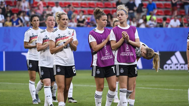 Das WM-Aus schmerzhaft, die Perspektive aber glänzend: die deutsche Mannschaft scheiterte in Frankreich auch an ihrer Unerfahrenheit.