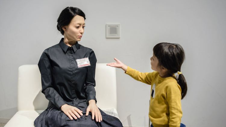 Wie menschlich dürfen Roboter aussehen, damit sie uns nicht ängstigen?