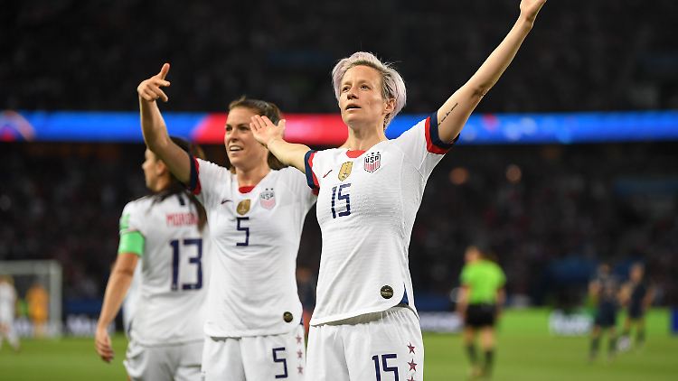 Die Megan-Rapinoe-Tor-Pose.