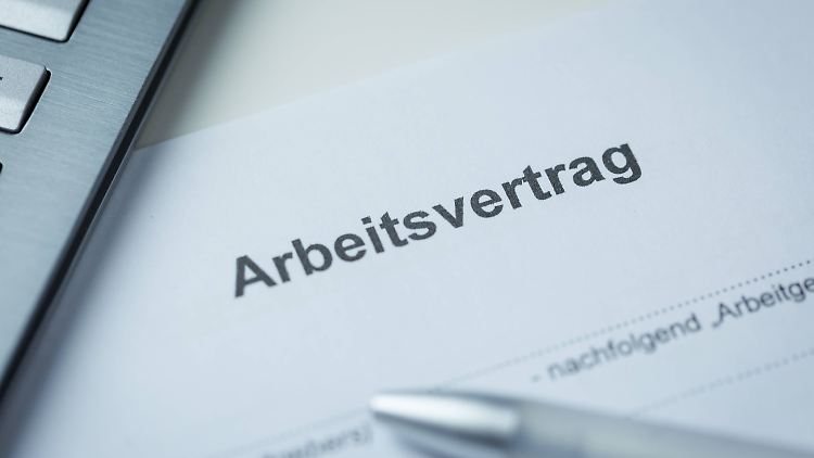 Eine Kündigung vor Arbeitsbeginn ist möglich, wird jedoch oft bereits im Arbeitsvertrag ausgeschlossen. 