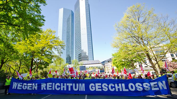 Demonstration gegen Stellenabbau bei der Deutschen Bank im Jahr 2015.