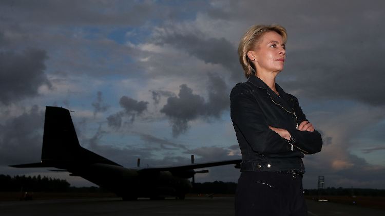 Als Merkel AKK 2018 zur Generalsekretärin machte, prophezeite manch einer von der Leyen das Ende ihrer Karriere. Nun könnte sie bald die EU-Kommission führen.