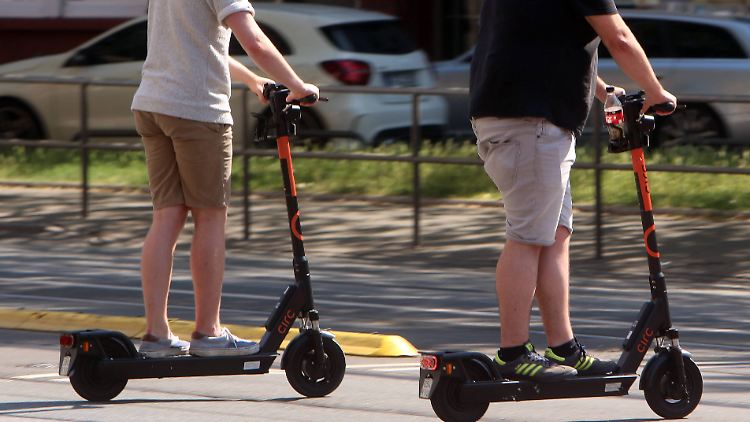 Viele Fahrer unterschätzen die Gefahren der schnellen Roller.