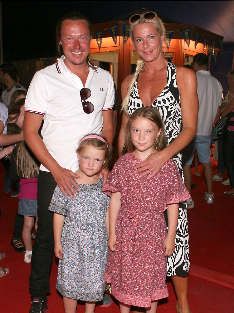 Eine ungewöhnliche Familie: Greta mit ihren Eltern und der kleineren Schwester im Jahr 2011.