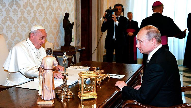 Putin und Franziskus trafen bereits das dritte Mal im Vatikan zusammen.