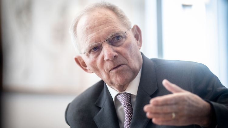 Wolfang Schäuble wirbt für Ursula von der Leyen.
