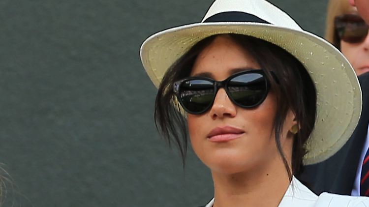 Lässig mit Hut - so erschien Herzogin Meghan in Wimbledon.