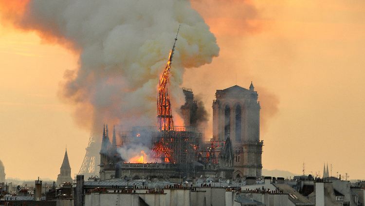 Das Wahrzeichen soll wieder aufgebaut werden, nachdem ein Brand massive Zerstörungen anrichtete.