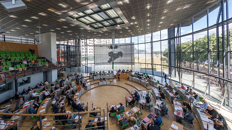 In den Landtag in Dresden wird die AfD wohl nur mit maximal 18 Abgeordneten einziehen.