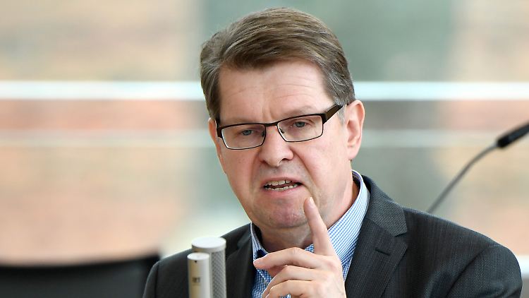 Ralf Stegner ist stellvertretender SPD-Vorsitzender und Fraktionschef der SPD in Schlesweig-Holstein.