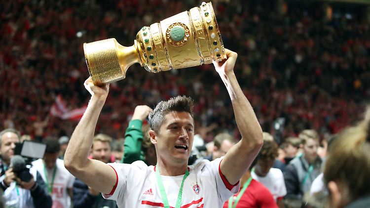 Robert Lewandowski gewann vergangene Saison das Double mit den Bayern und wird wohl noch bis 2023 für die Münchner knipsen.