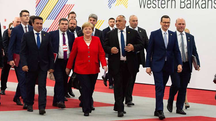 Alle hängen an Merkels Lippen.