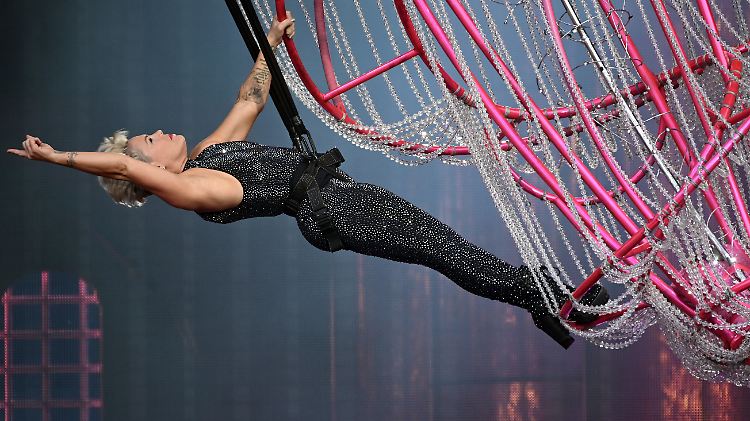 Vor jeweils 40.000 Zuschauern performte Pink bei zwei Konzerten in Köln.
