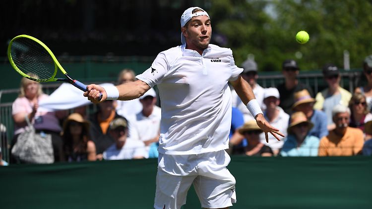 Jan-Lennard Struff wurde bei seiner Aufholjagd zunächst ausgebremst, dann gab der Tennisprofi das Match noch aus der Hand.