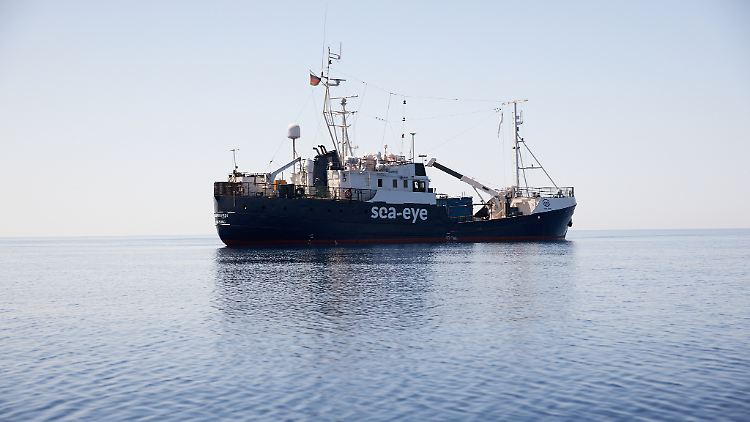 Die "Alan Kurdi" vor der libyschen Küste.