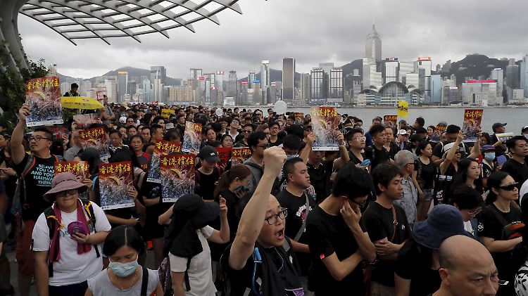 Bis zu 230.000 Menschen beteiligten sich, Schätzungen zufolge, an der Demonstration in Hongkong.