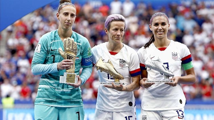 Die US-Girls feiern den WM-Titel, Nike seine Trikot-Verkäufe.