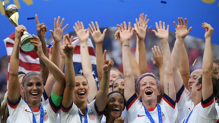 Das Team gewinnt mit 2:0 gegen die Niederlande und ist zum vierten Mal Weltmeister.