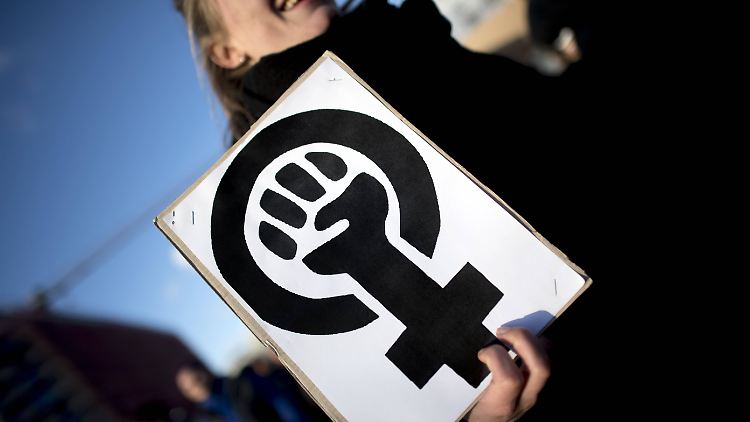 Frauen haben noch immer nicht die gleiche Stellung in der Gesellschaft wie Männer - der Frauentag hilft dabei aber kaum weiter.