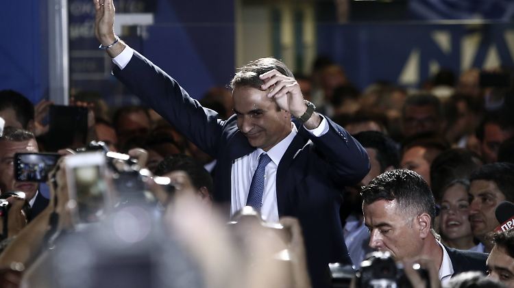 Favorit der Investoren und der Wähler: Der neue Ministerpräsident Mitsotakis am Wahlabend. 