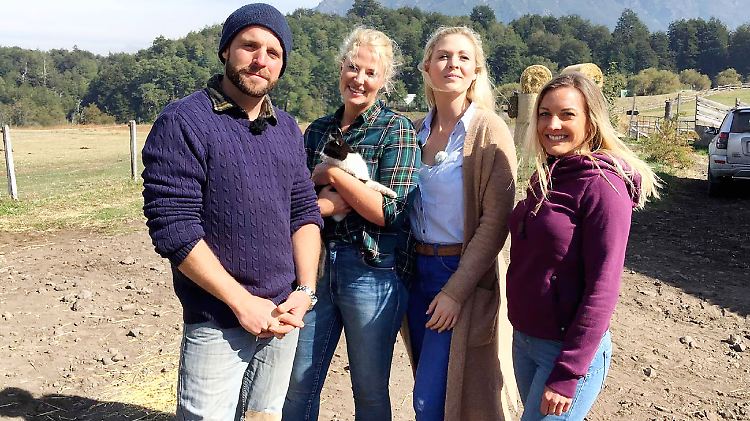 Drei Blondinen buhlten in Chile um die Gunst von Marco. Läuft bei ihm. Nicht so bei Antonia (2.v.l.), sie ist bereits raus.