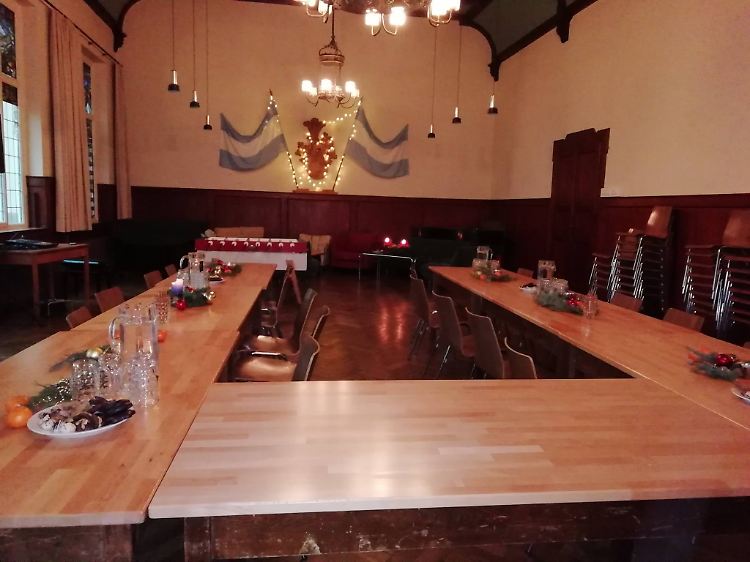 Der Saal im Haus der Blauen Sänger ist Probenraum, Partylocation oder Konferenzort - je nachdem.