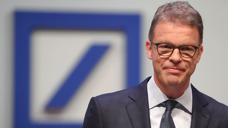 Christian Sewing hat der Deutschen Bank den Umbruch befohlen. Womöglich kommt er zu spät.