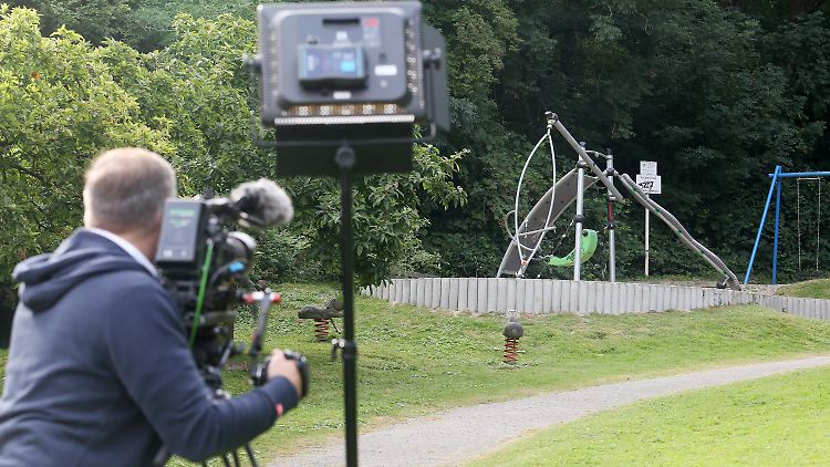Der Tatort in Mülheim an der Ruhr: Die fünf Verdächtigen sollen die Frau gezielt in das Waldstück geführt haben.