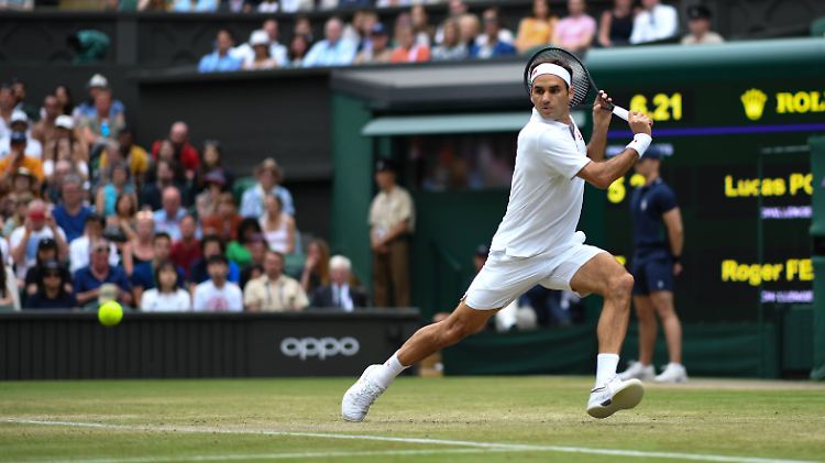 Roger Federer zog am Montagabend als letzter der großen Favoriten problemlos ins Wimbledon-Viertelfinale ein.
