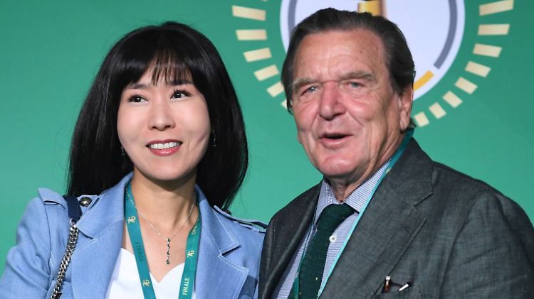 So-yeon Schröder-Kim ist stolz auf ihren koreanisch paukenden Gatten Gerhard Schröder.
