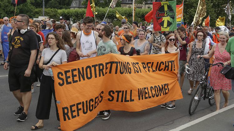 In dem Gremium, das die Gelder verteilen soll, seien Vertreter von anderen Hilfsorganisationen und vom Netzwerk Seebrücke.