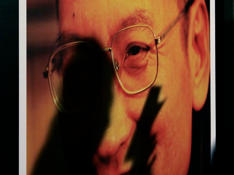 Der Literaturwissenschaftler Liu Xiaobo setzt sich seit langem für die Demokratiebewegung in China ein. Am 25. Dezember vergangenen Jahres wurde er zu elf Monaten Haft verurteilt. Nun erhält er den Friedensnobelpreis.