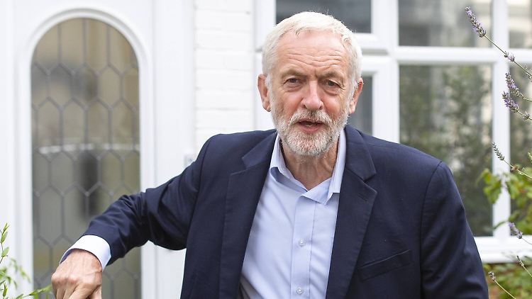 Unterwegs zu neuen Ufern: Labour-Chef Corbyn verlässt am Montag sein Haus in London.