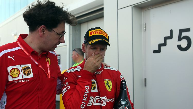Mattia Binotto und Sebastian Vettel gehen schon bald getrennte Wege.