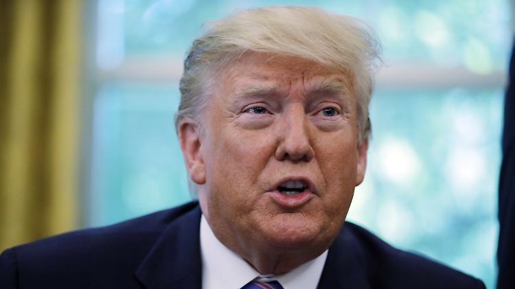 Der dritte und letzte Tweet endet mit "Danke, Herr Präsident!", womit sich Trump offenbar selbst meint.