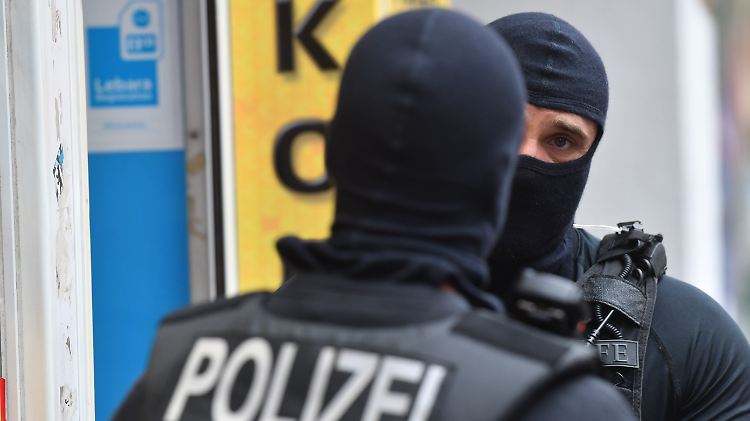 Mehr als 500 Beamte beteiligten sich an der Aktion.