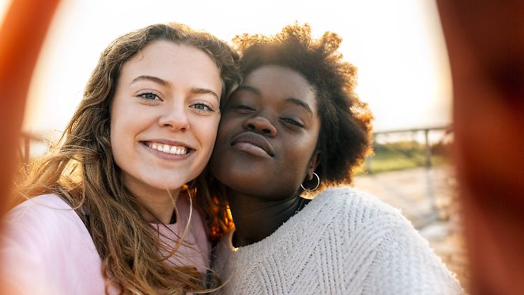 Für Hellhäutige sehen Schwarze oft relativ gleich aus. Wissenschaftler haben nun untersucht, warum das so ist.