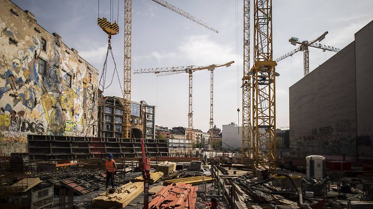 Auch in Berlin werden mehr Wohnungen gebaut, als rechnerisch für den Bevölkerungszuwachs notwendig sind. Doch der Wohnraum wird oft nicht oder nicht effizient genutzt.