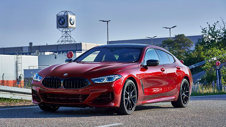 Das neue BMW M8 Competition Coupé und Cabriolet rollen im BMW Werk Dingolfing vom Band.