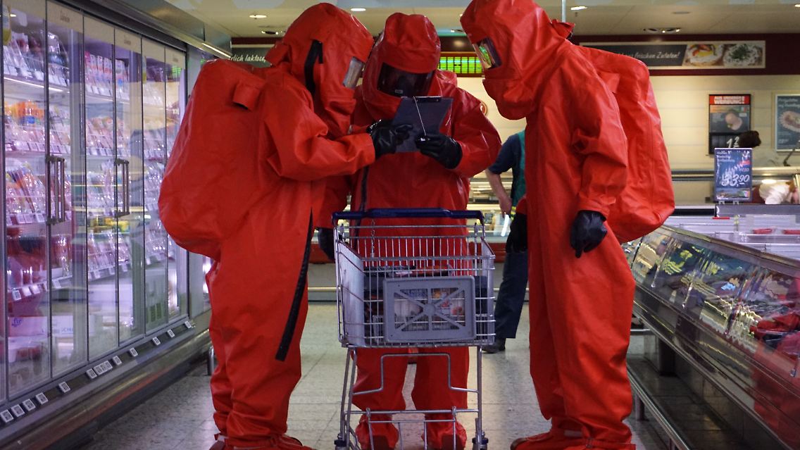 Drei Raumfahrer im Supermarkt?