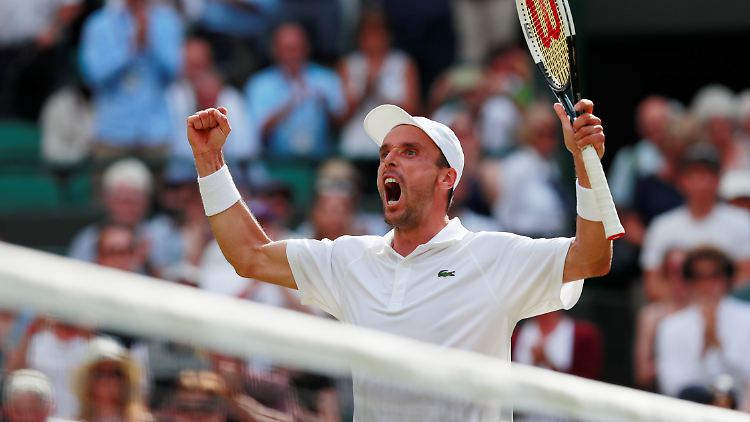 Halbfinale! Roberto Bautista Agut. Nun aber hat der Spanier ein kleines Problem.