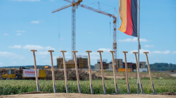 Das Arbeitsmaterial am geplanten Teilstück der A39 muss vorerst wieder eingepackt werden.
