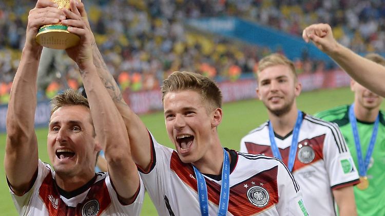 Bitte nicht verwechseln: Erik Durm (r.) wechselt zum 1. FC Kaiserslautern, nicht Miroslav Klose!