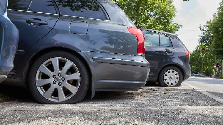 Die beiden großen Autobauer müssen 2020 Absatzeinbrüche im zweistelligen Prozentbereich hinnehmen.