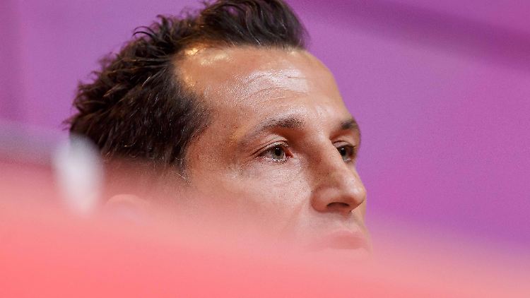 Kleiner Kader, große Flexibilität - das ist der Plan des FC Bayern, so hat es der Sportdirektor verraten.