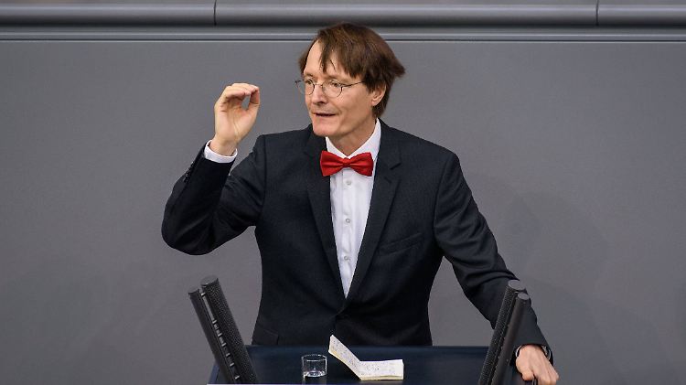 In einem Duo mit Nina Scheer möchte Karl Lauterbach der neue SPD-Vorsitzende werden.