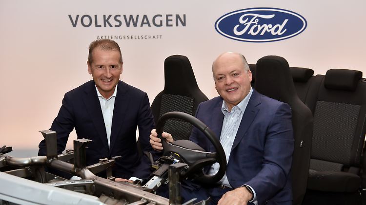 VW-Chef Diess und Ford-Boss Hackett arbeiten künftig enger zusammen.